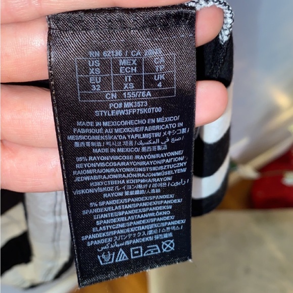 💙 Guess T-shirt - Picture 4 of 4